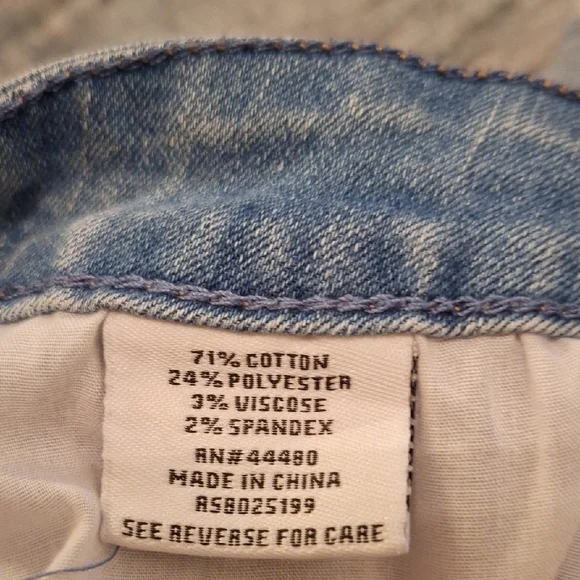 Tinseltown Blue Denim Shorts with Floral Embroidery. Excellent Condition Size 9 - Picture 7 of 10